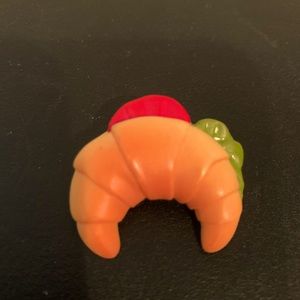 80s vintage 🥐 croissant composite pin